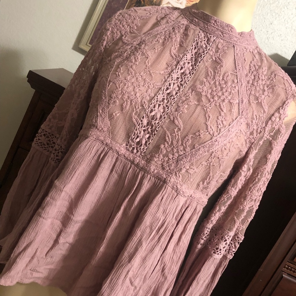 AEO lace top